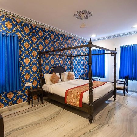 Hotel Royal Pratap Niwas Удайпур Екстериор снимка
