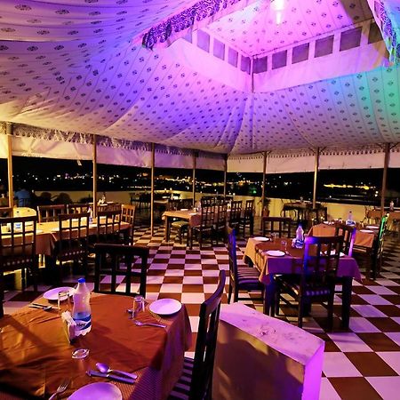 Hotel Royal Pratap Niwas Удайпур Екстериор снимка