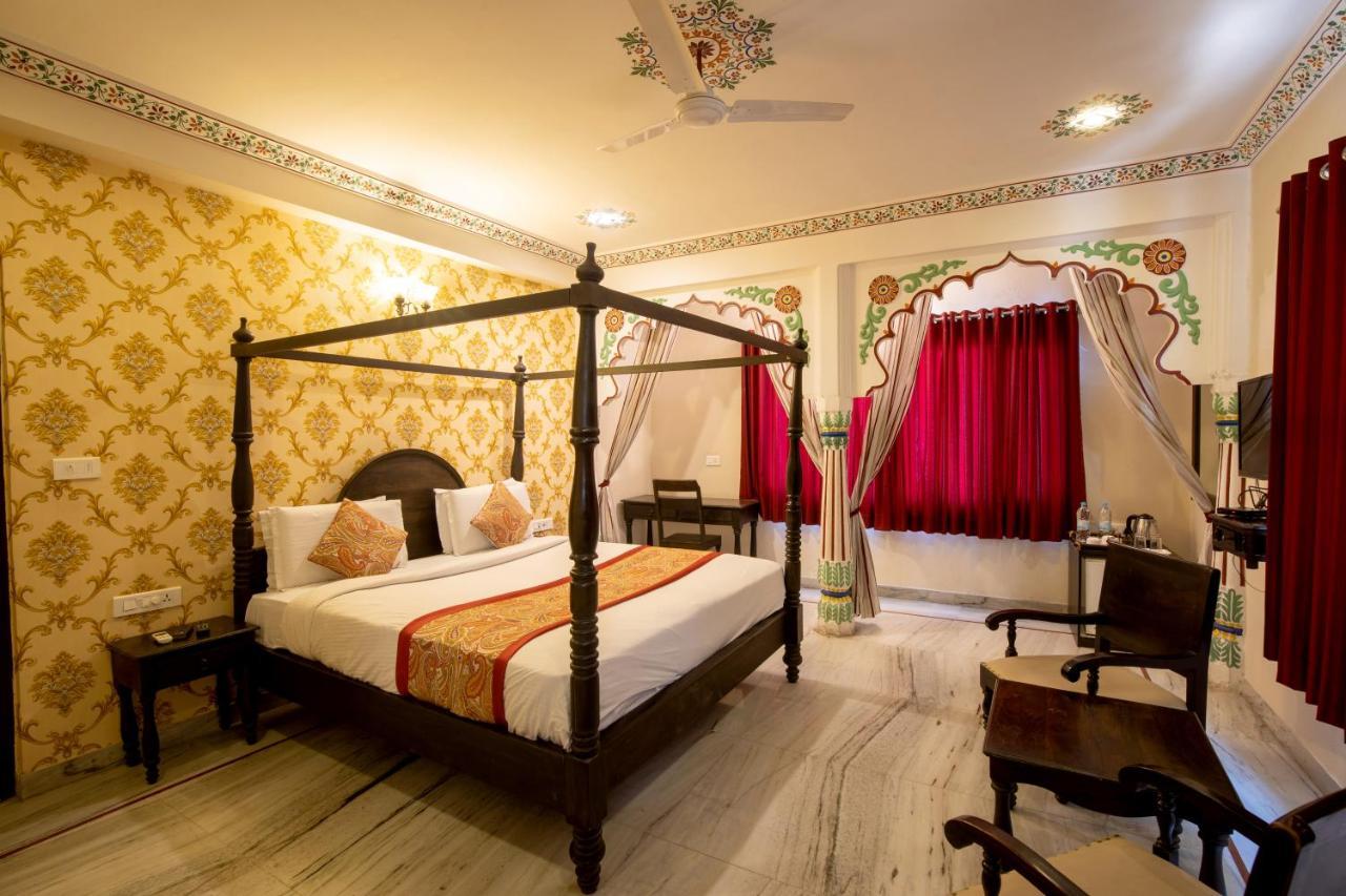 Hotel Royal Pratap Niwas Удайпур Екстериор снимка
