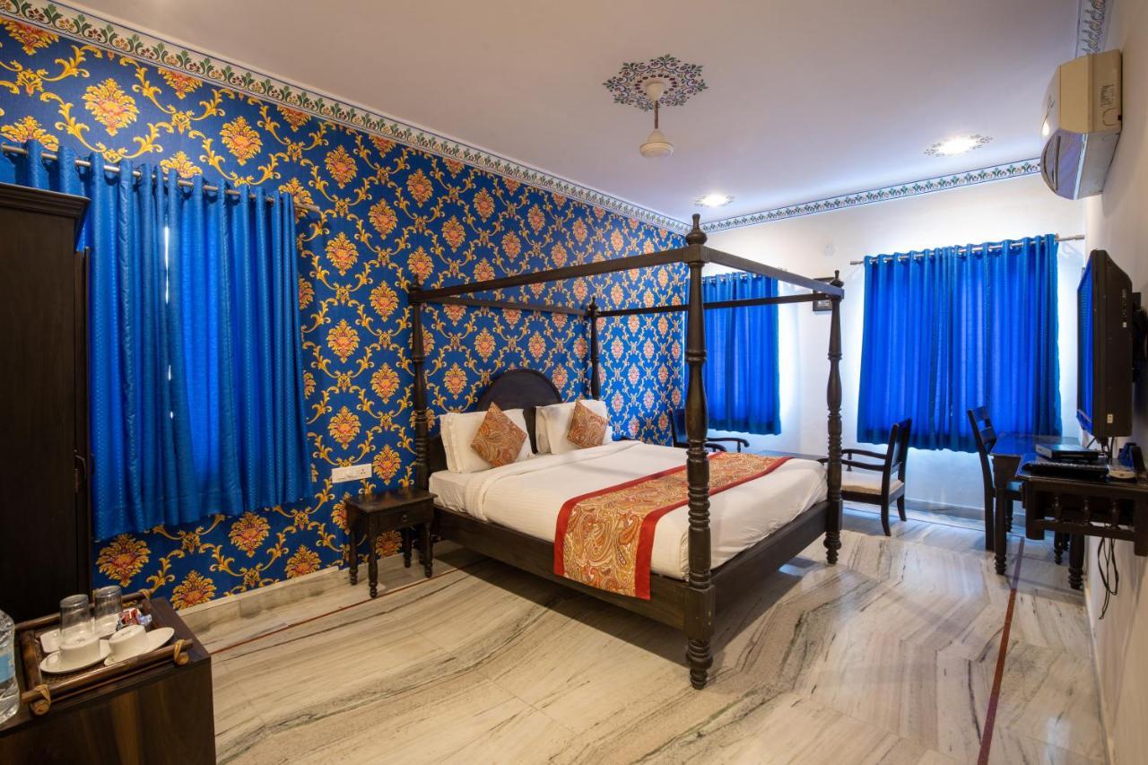Hotel Royal Pratap Niwas Удайпур Екстериор снимка
