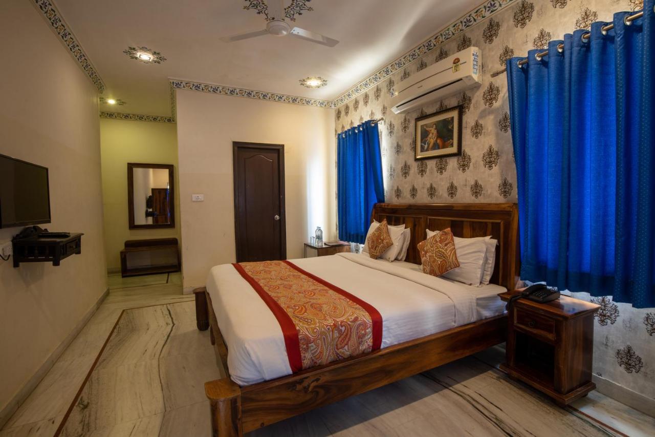 Hotel Royal Pratap Niwas Удайпур Екстериор снимка