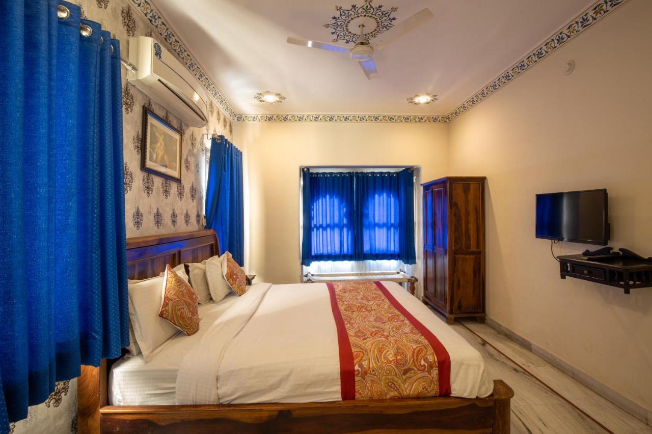 Hotel Royal Pratap Niwas Удайпур Екстериор снимка