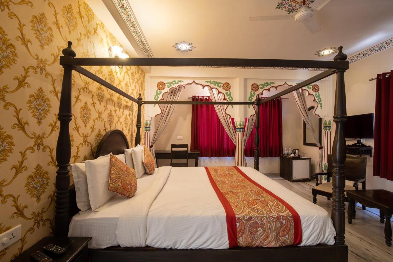 Hotel Royal Pratap Niwas Удайпур Екстериор снимка