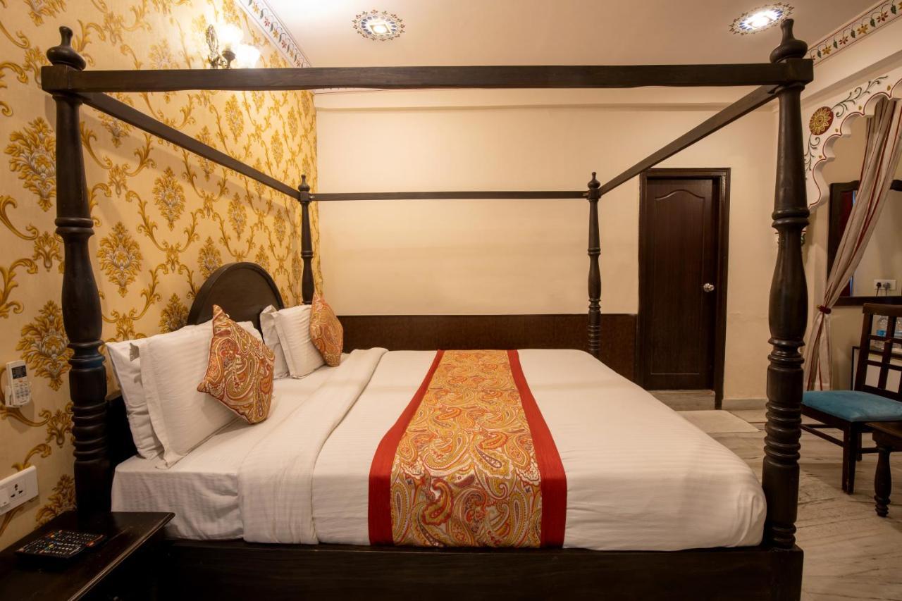 Hotel Royal Pratap Niwas Удайпур Екстериор снимка