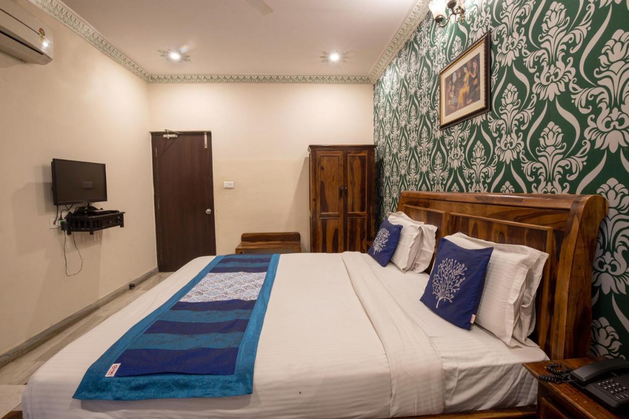 Hotel Royal Pratap Niwas Удайпур Екстериор снимка