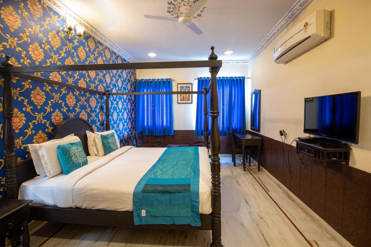Hotel Royal Pratap Niwas Удайпур Екстериор снимка
