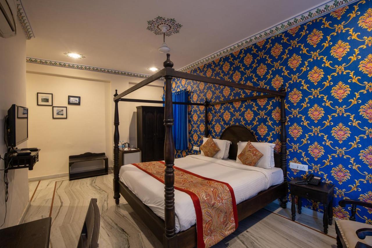 Hotel Royal Pratap Niwas Удайпур Екстериор снимка