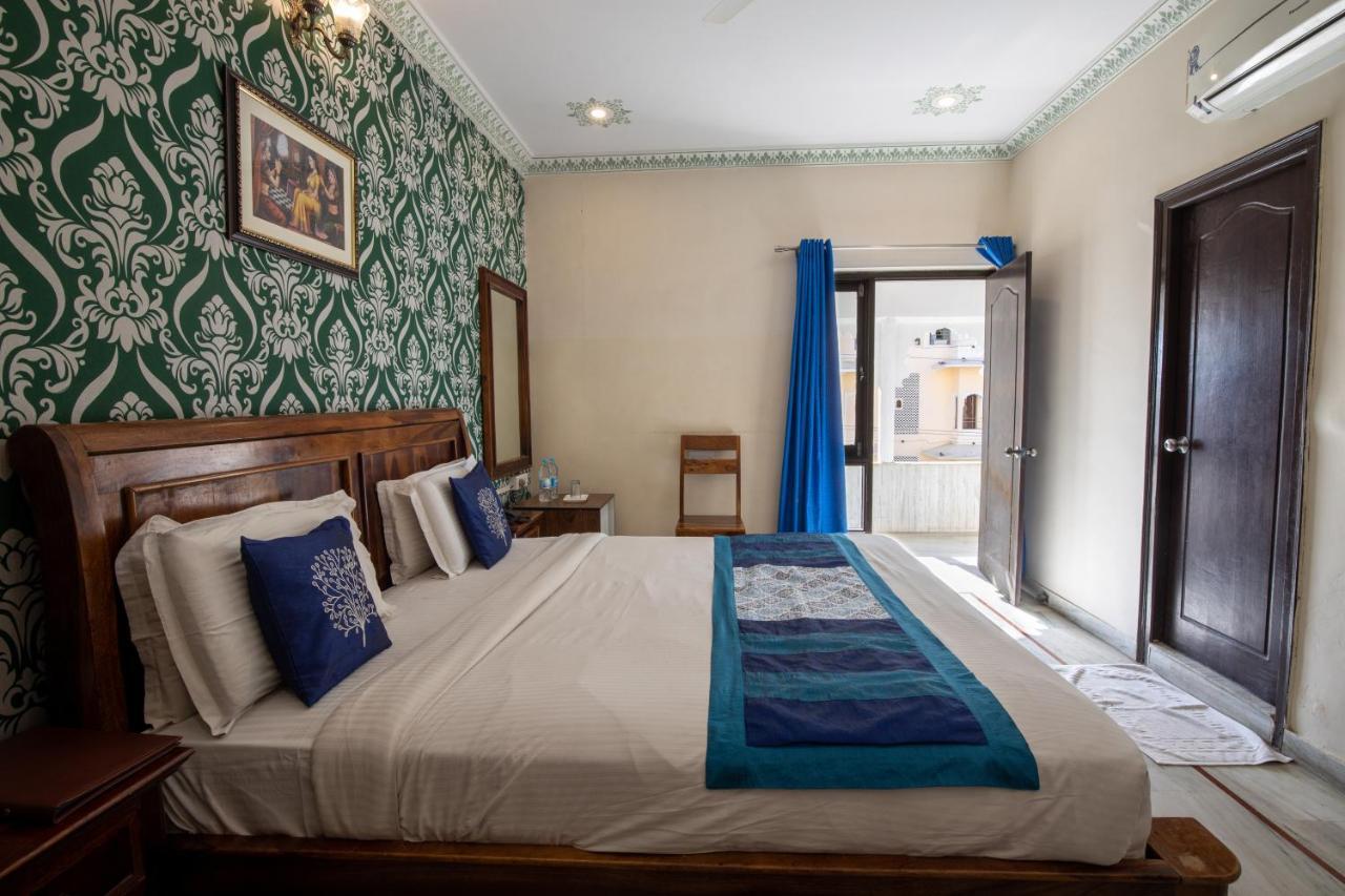Hotel Royal Pratap Niwas Удайпур Екстериор снимка