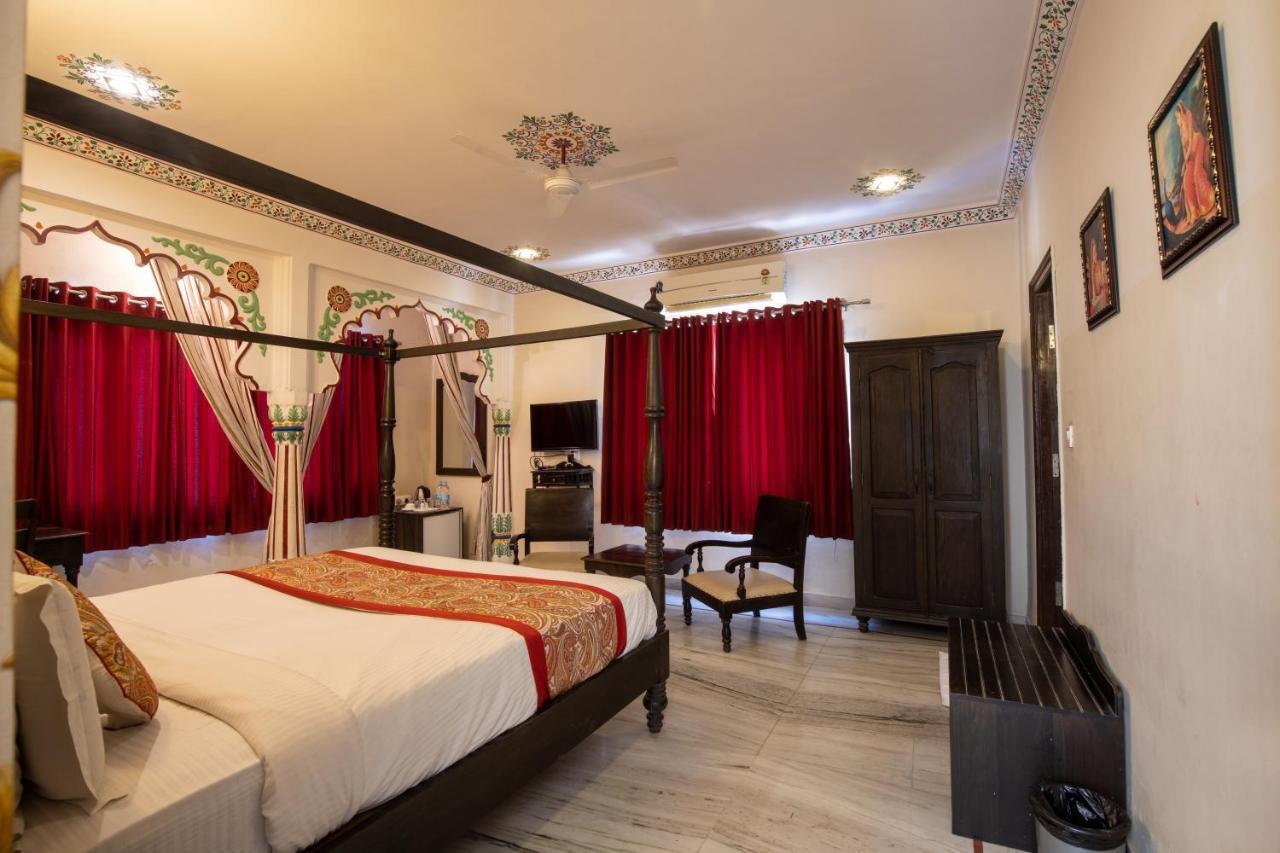 Hotel Royal Pratap Niwas Удайпур Екстериор снимка