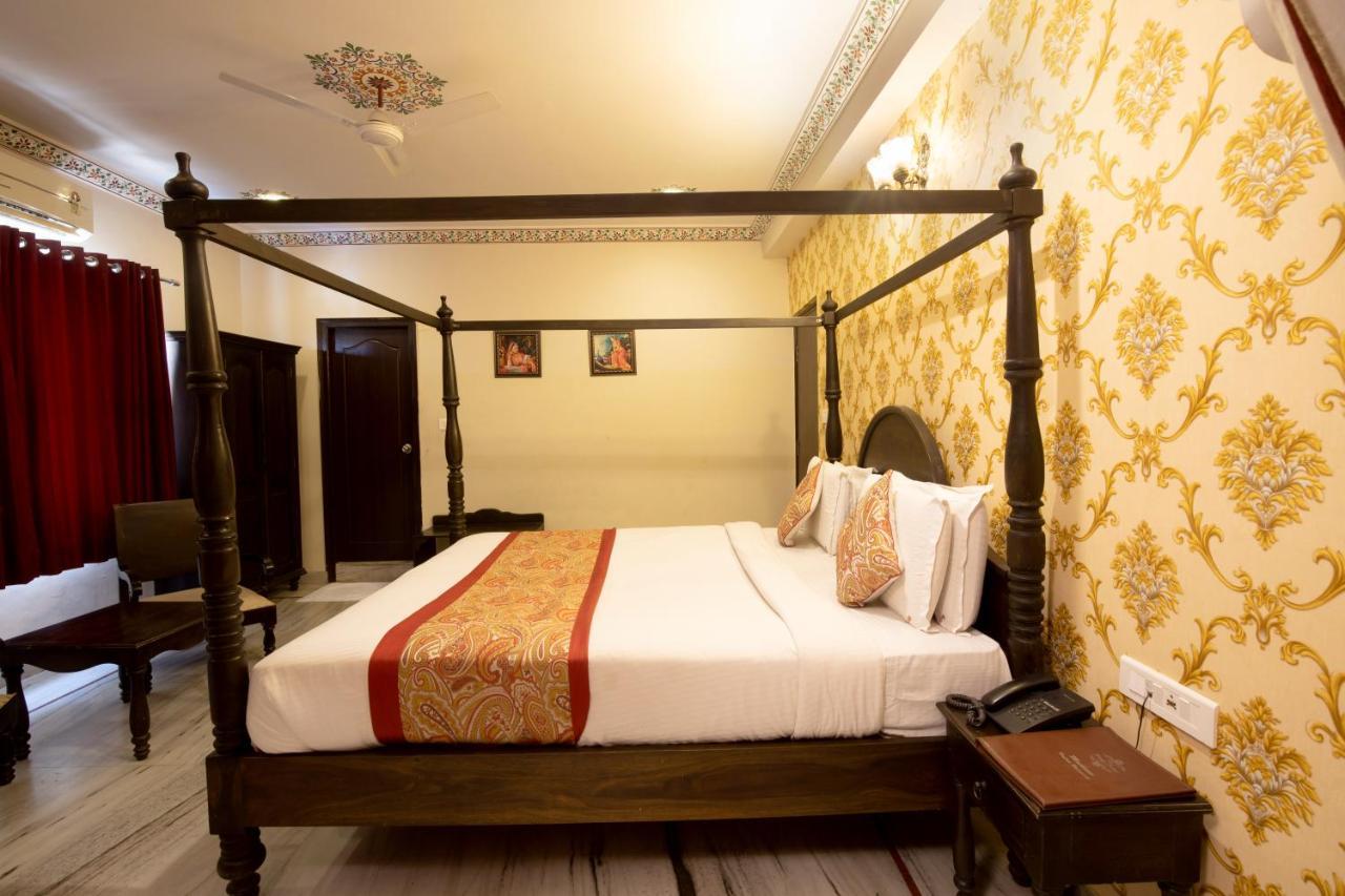 Hotel Royal Pratap Niwas Удайпур Екстериор снимка