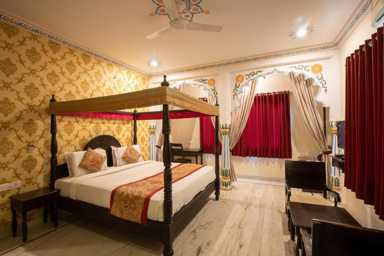 Hotel Royal Pratap Niwas Удайпур Екстериор снимка