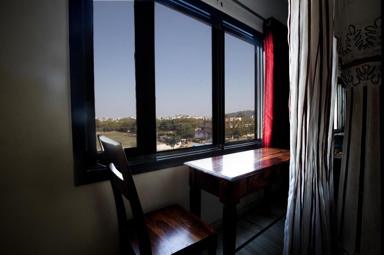 Hotel Royal Pratap Niwas Удайпур Екстериор снимка