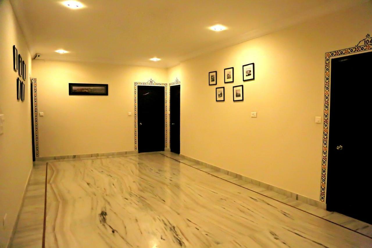 Hotel Royal Pratap Niwas Удайпур Екстериор снимка