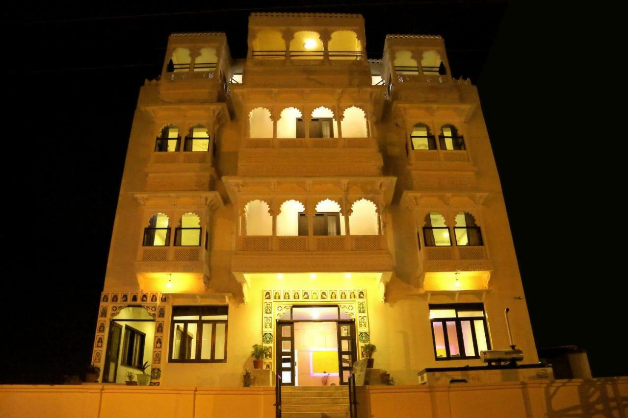 Hotel Royal Pratap Niwas Удайпур Екстериор снимка