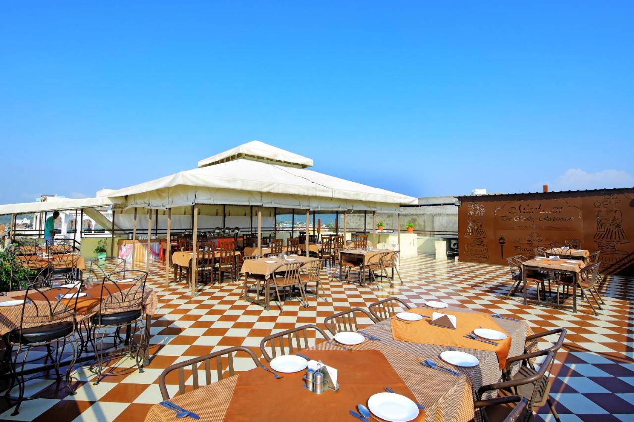 Hotel Royal Pratap Niwas Удайпур Екстериор снимка